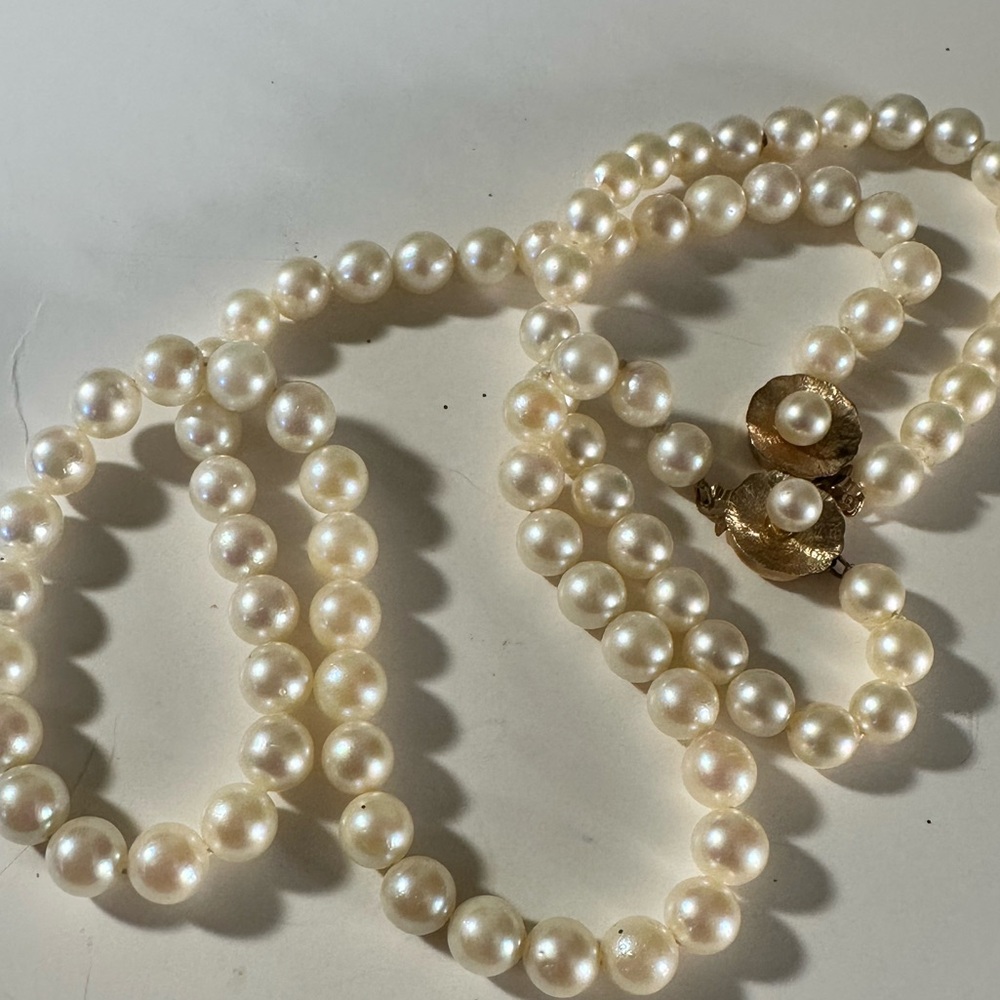 Pearl Type:  Akoya 
	14K solid gold with hallmark for authenticity.